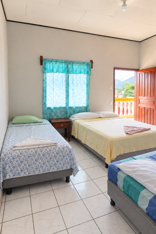 Habitación triple de Hotel Posada San Juan en San Juan Pueblo, Atlántida